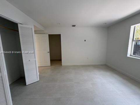 Building Photo - 911 Sharar Ave