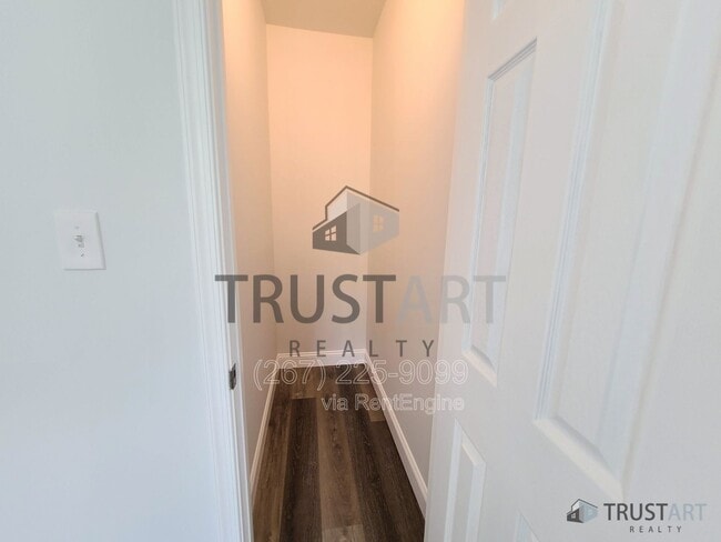 Building Photo - 4732 Longshore Ave