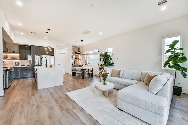 Building Photo - 4211 Nichols St