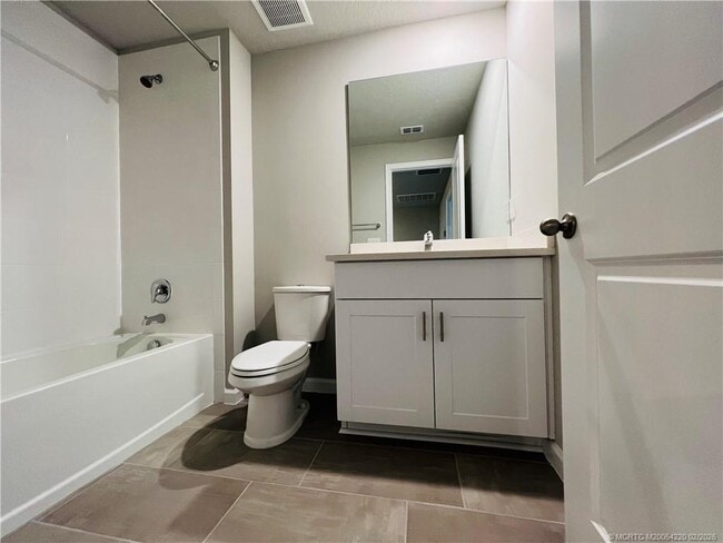 Building Photo - 3913 SE Mentmore Ln