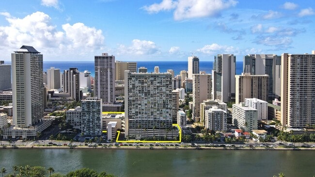 Building Photo - 2211 Ala Wai Blvd