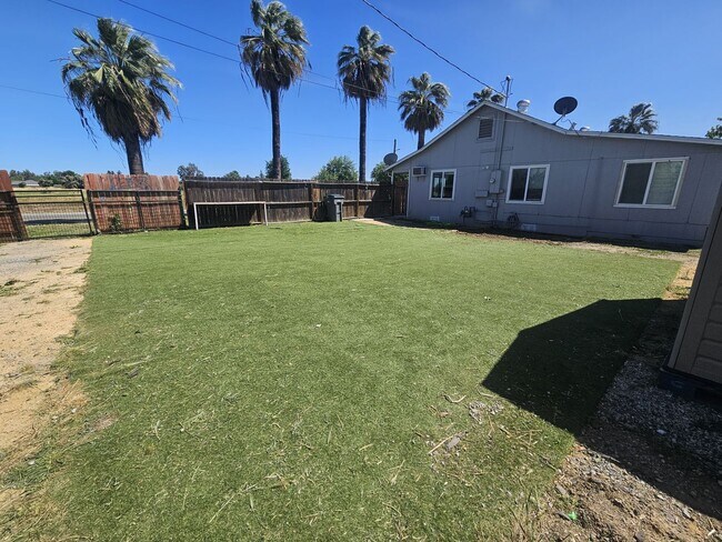 Building Photo - Home for Rent in Corning! 2 Bedroom 1 Bathroom PLUS Bonus Room