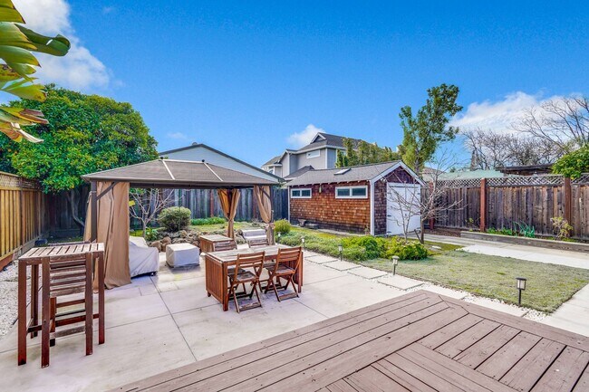 Building Photo - Quaint and Cozy One-Story Craftsman-style Home nestled in the sought-after Sunnyvale neighborhood...