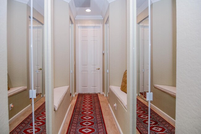 Building Photo - 4676 Manderly Dr