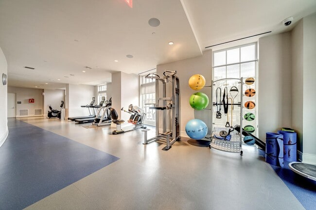 Building Photo - 6900 Fleetwood Rd