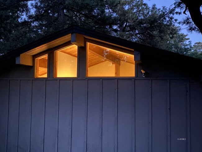 Building Photo - Seasonal Rental