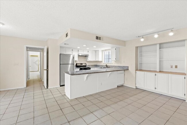 Building Photo - Completely Remodeled Kitchen on 12-1-25, Summerlin Condo, 2 Bedroom, No Carpet