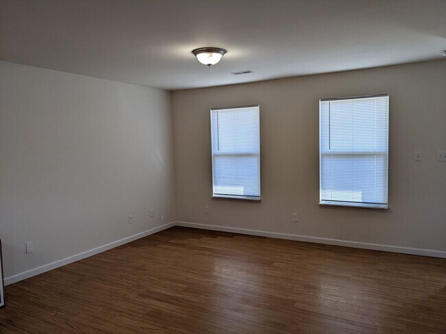 Building Photo - 3 Bedroom/2 Bath Home in Pacific School Di...