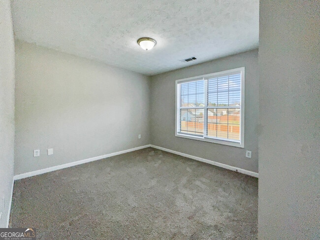 Building Photo - 20 Vintage Dr