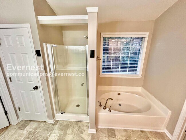 Building Photo - Limited Time Special Offer / 4 Bed, 2.5 Bath Home with Garage / Pet-Friendly / Vouchers Accepted ...