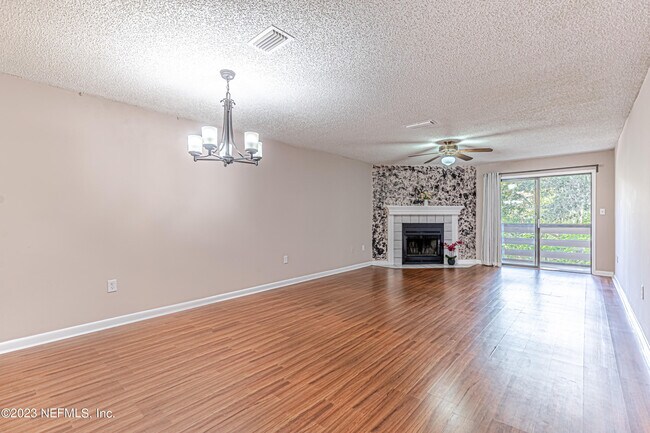 Building Photo - 1604 Arcadia Dr