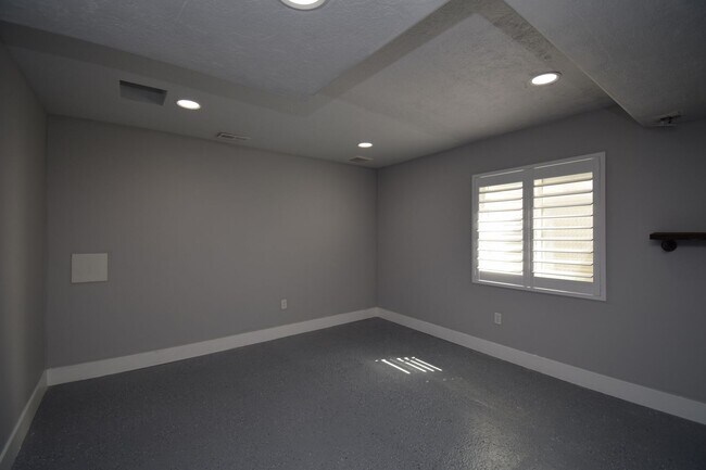 Building Photo - Spacious and Bright 5 Bed 3.5 Bath in Riverton!!