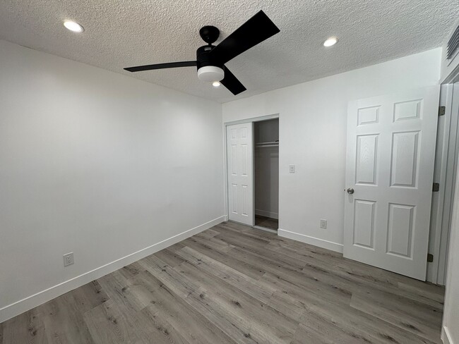 Building Photo - Fully Renovated 3-Bed in the heart of Teha...