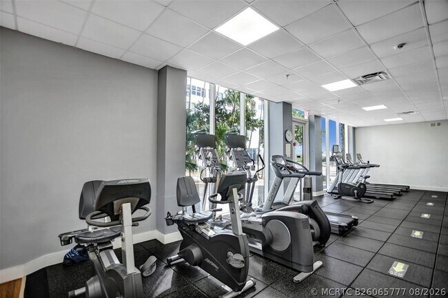 Building Photo - 2030 S Ocean Dr