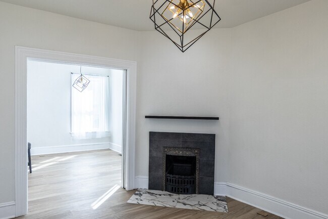 Building Photo - Stunning Remodeled Patio Home in Baker – 3...