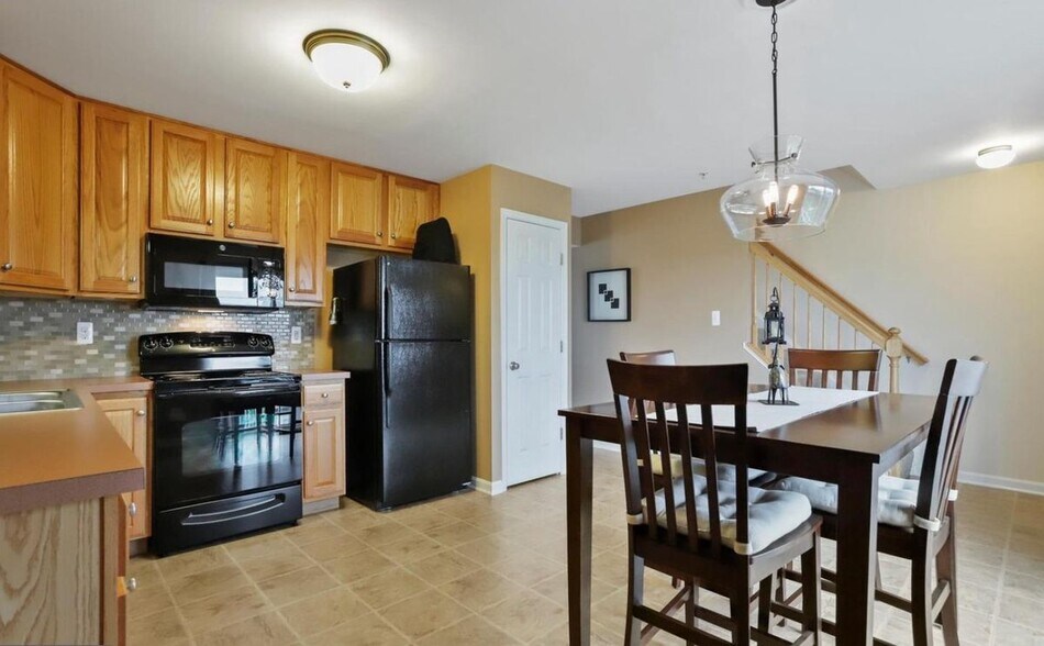 Building Photo - 1121 Frontline Dr