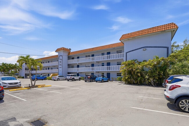 Building Photo - 1400 NE 57th St