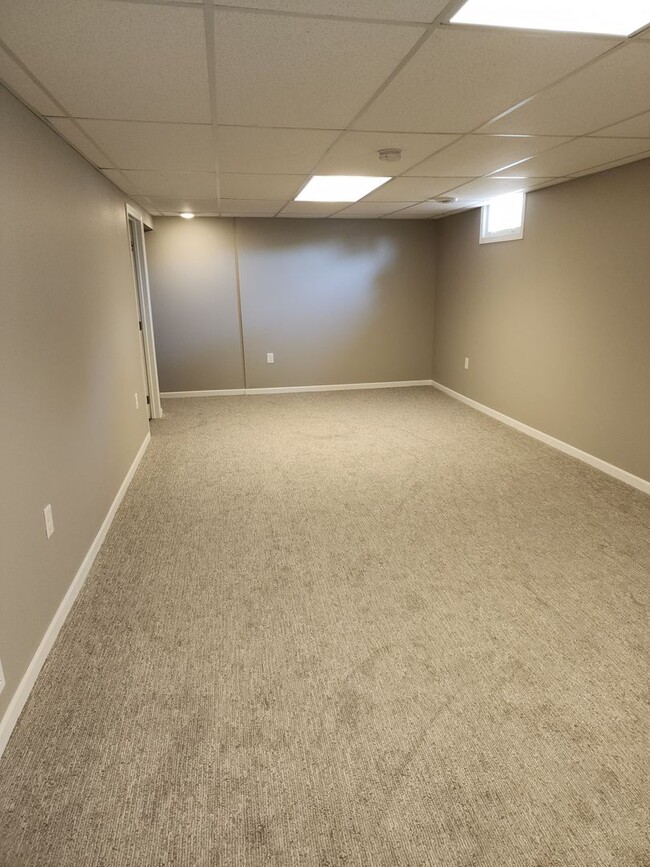 Building Photo - Four bedroom two bathroom house W/ double ...