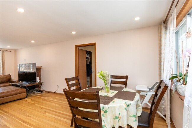 Building Photo - 22 Livoli Rd