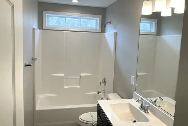 Building Photo - 271 Water Mill Rd