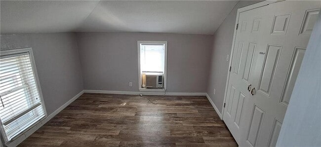 Building Photo - 1115 5th Ave