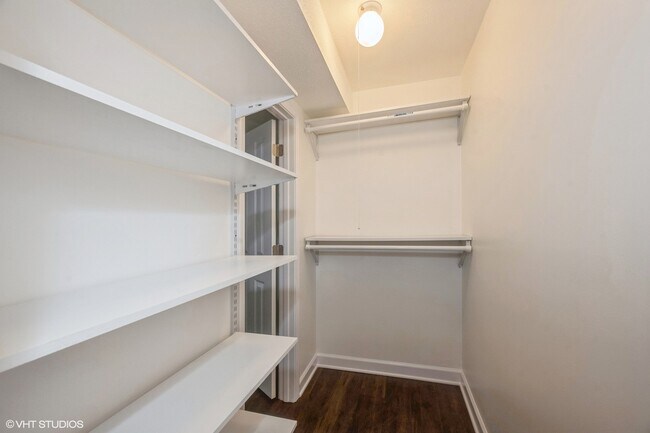 Building Photo - 5102 N Leonard Dr