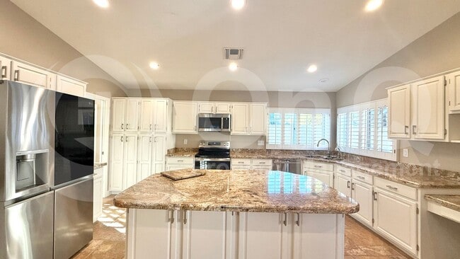 Building Photo - 2744 E Bighorn Ave