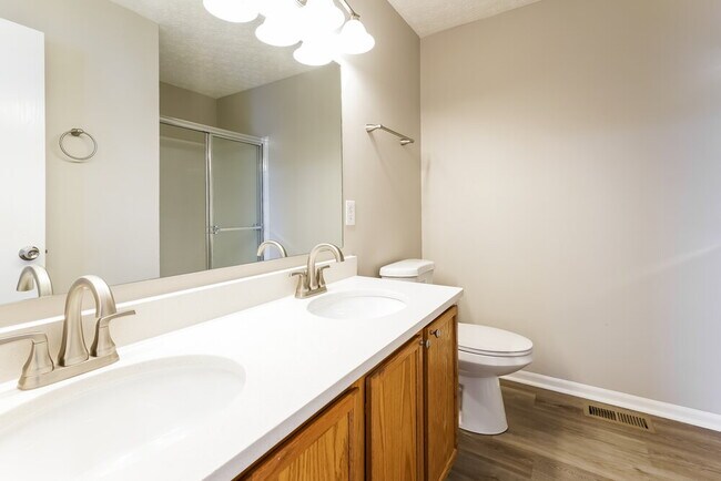 Building Photo - 568 Penn St