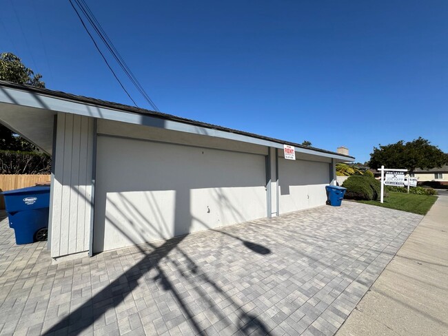 Building Photo - Just For You! Midtown Ventura prime location!