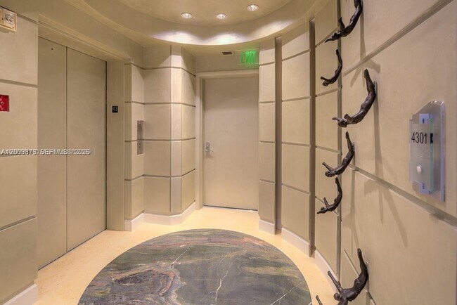 Building Photo - 17001 Collins Ave