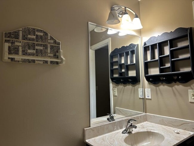 Building Photo - 4084 Hidden Hollow Dr
