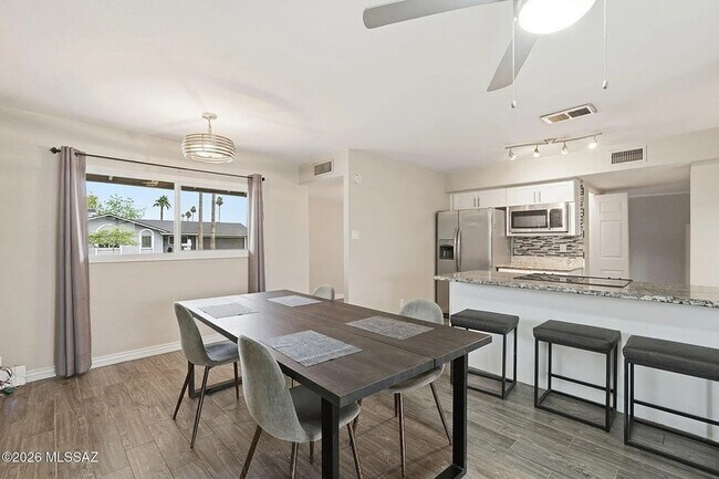 Building Photo - 4526 S Terrace Rd