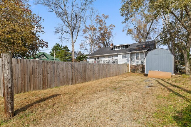 Building Photo - 207 Culberson Ave