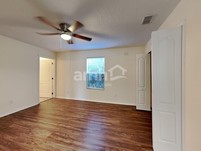 Building Photo - 1749 Oak Grove Chase Dr