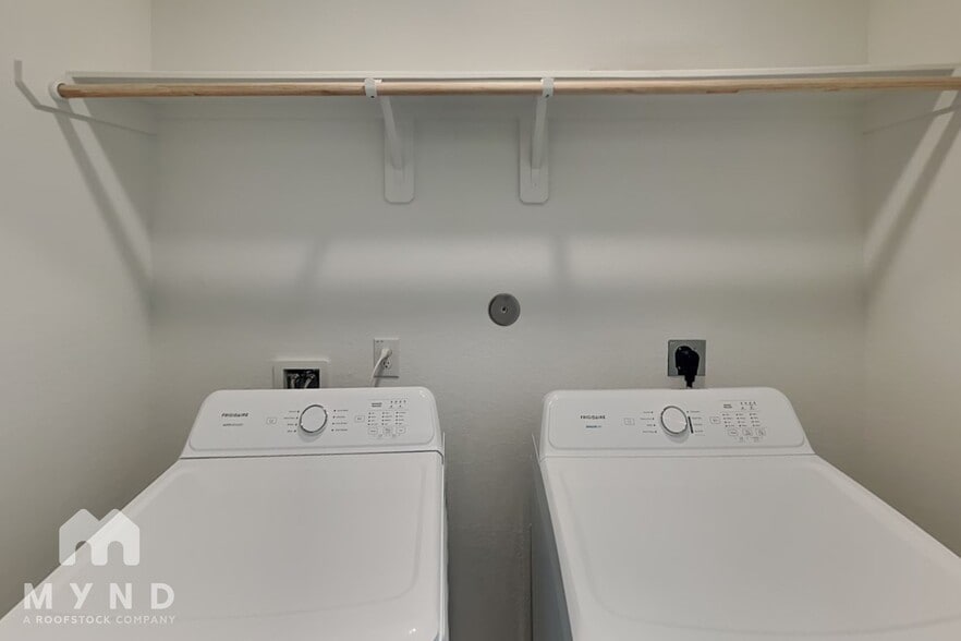 Building Photo - 914 Lago Laceno Ln