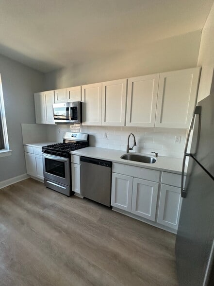Primary Photo - Main Street Commons - Beautifully Renovate...