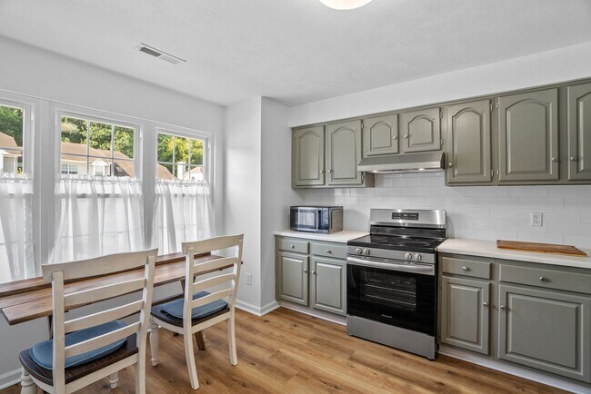 Building Photo - Furnished Townhome in VB