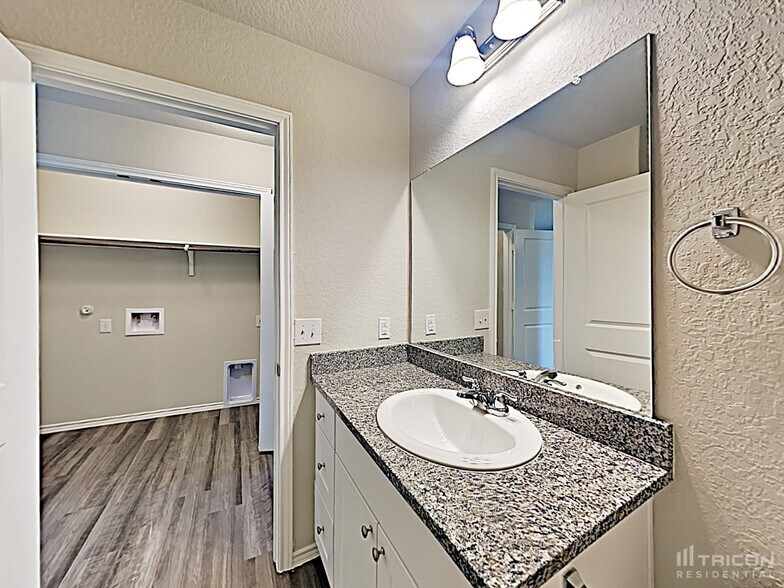 Building Photo - 1410 Putters Edge