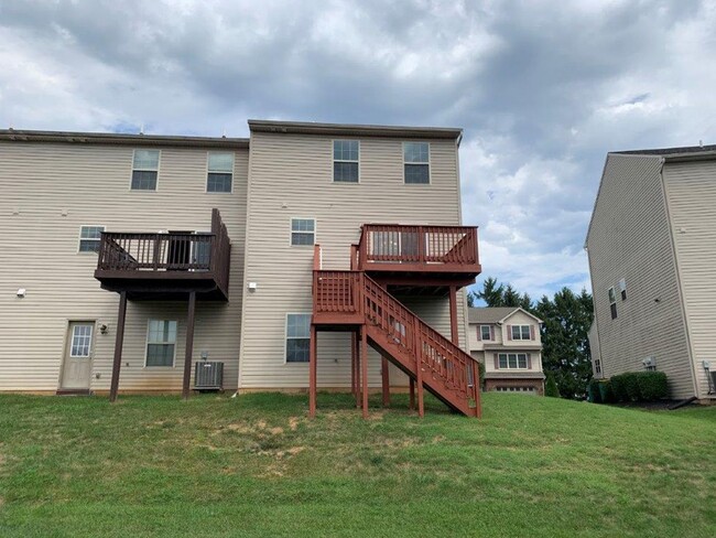 Building Photo - 6443 Creekbend Dr