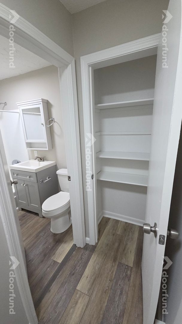 Building Photo - 208 Columbus St