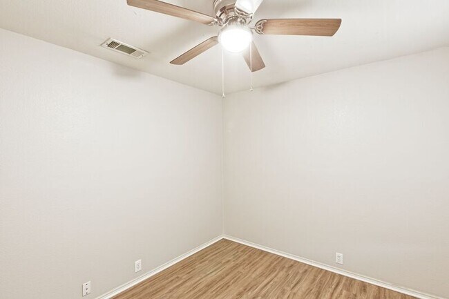 Building Photo - 2309 Mallard Dr