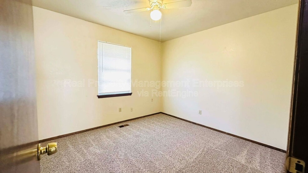 Building Photo - 4816 S Fairmont Ave