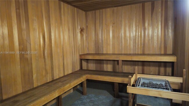 Building Photo - 1900 N Bayshore Dr