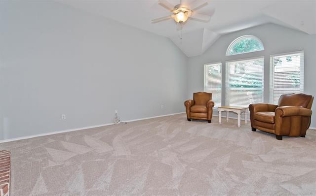Building Photo - 3700 Villanova Dr