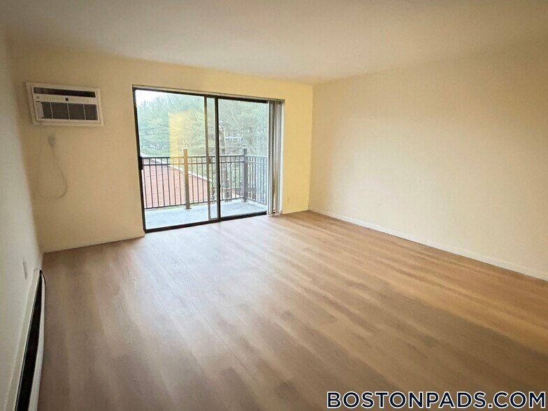 Building Photo - 24 Whites Ave