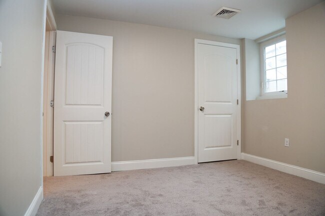 Building Photo - Newly Built 6br/3ba- Steps away from PC!