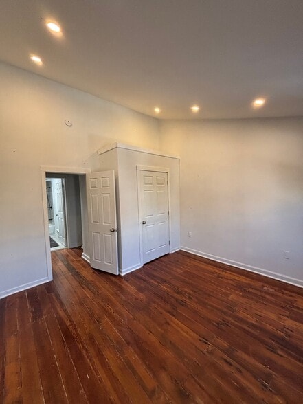 Building Photo - 452 Belgrade St