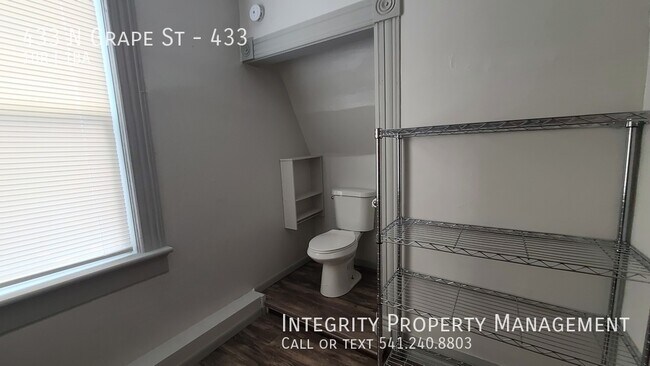 Building Photo - 433 N Grape St