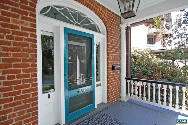 Building Photo - 423 2nd St NE