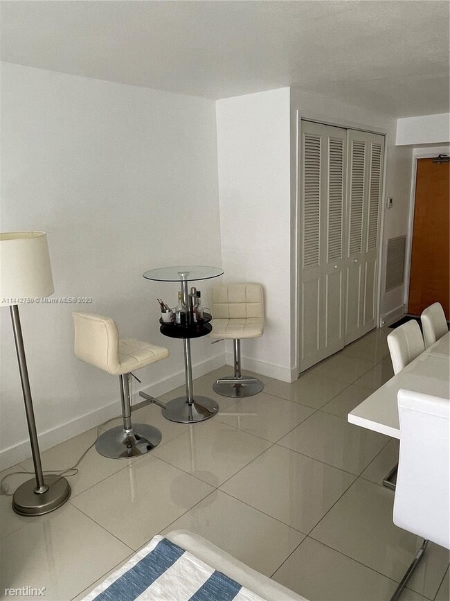 Building Photo - 1 br, 1 bath Condo - 9195 Collins Ave Apt ...